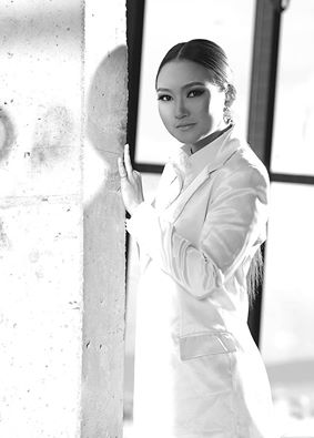 Дуучин Т.Амина “Уруулаа бүү нуугаарай” шинэхэн стилээ сонирхуулав